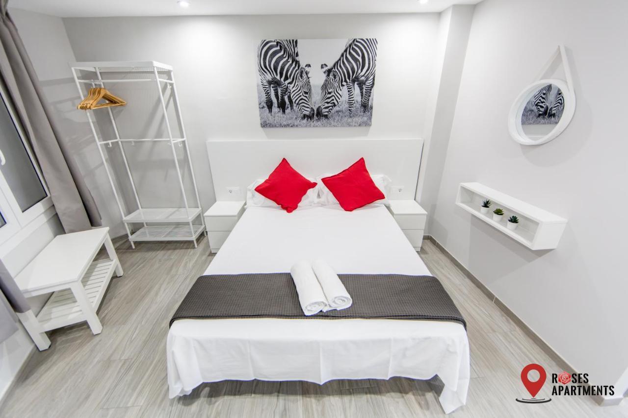 Roses Apartments Red Loft Vista Mar Lateral Eksteriør billede