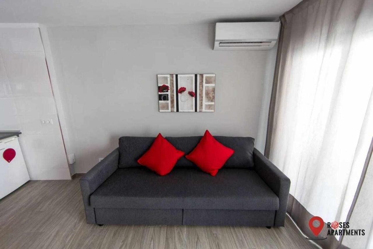 Roses Apartments Red Loft Vista Mar Lateral Eksteriør billede