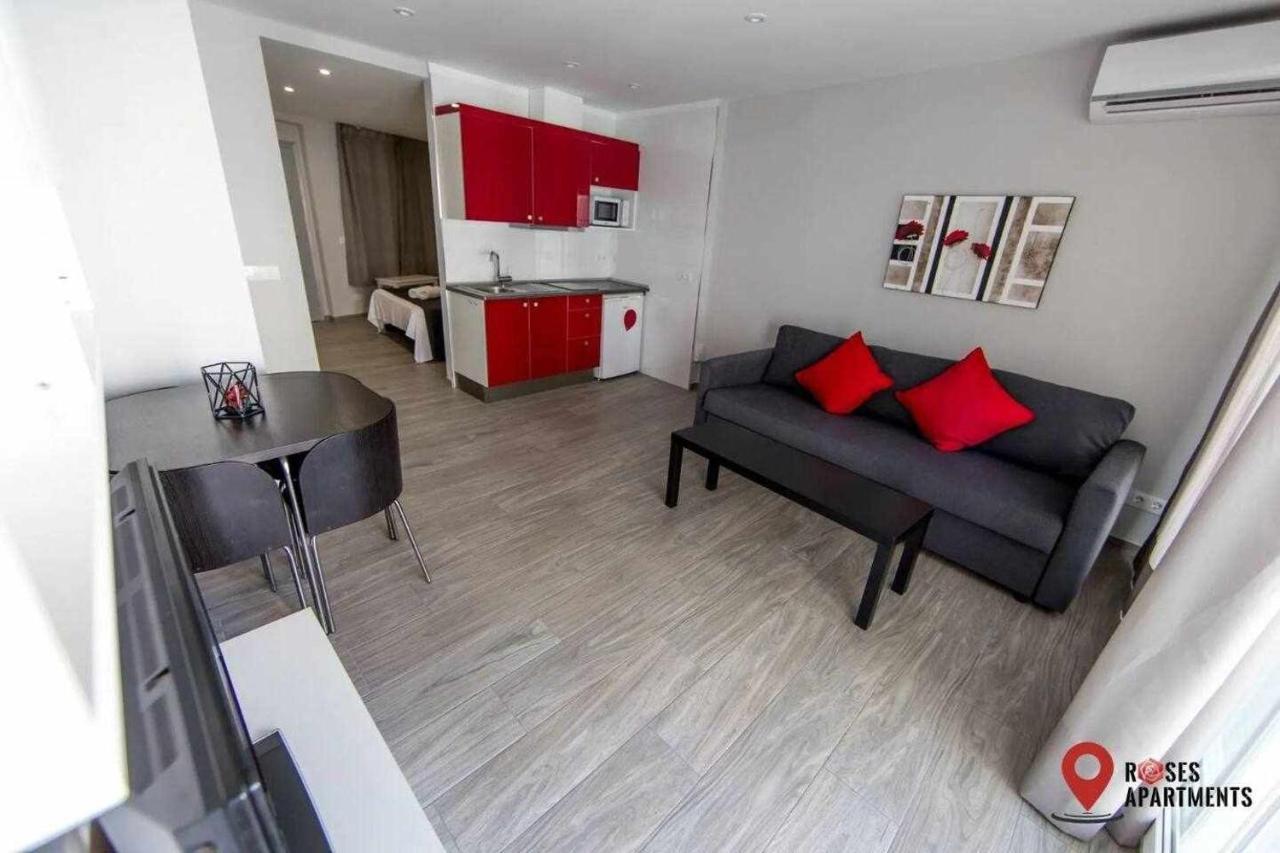 Roses Apartments Red Loft Vista Mar Lateral Eksteriør billede